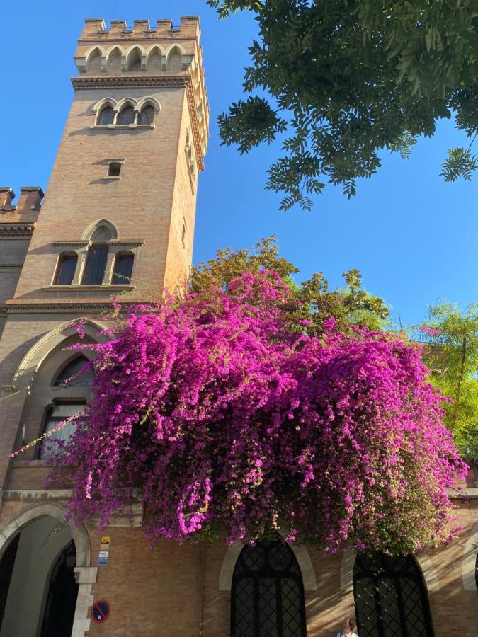 An Indian Bollywood Sevilla Experience - For Families, Couples & Business Trips Ngoại thất bức ảnh